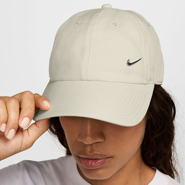 Nike Unisex Dri-Fit Club Unstructured Metal Swoosh Cap