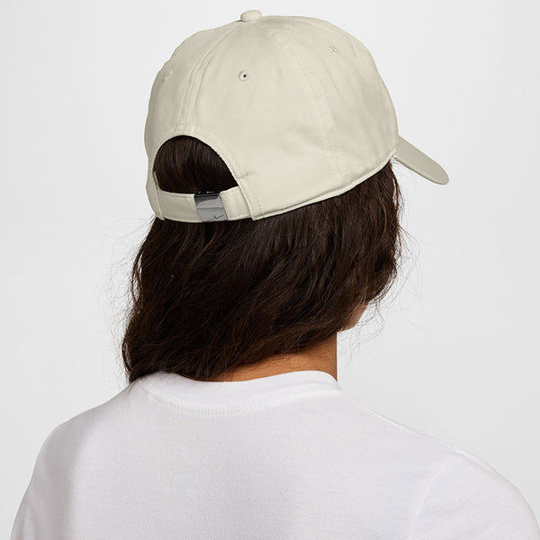 Nike Unisex Dri-Fit Club Unstructured Metal Swoosh Cap