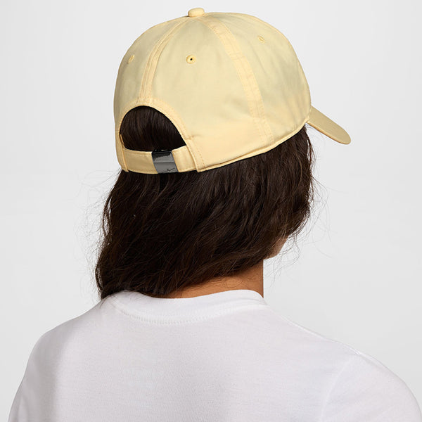 Nike Unisex Dri-Fit Club Unstructured Metal Swoosh Cap