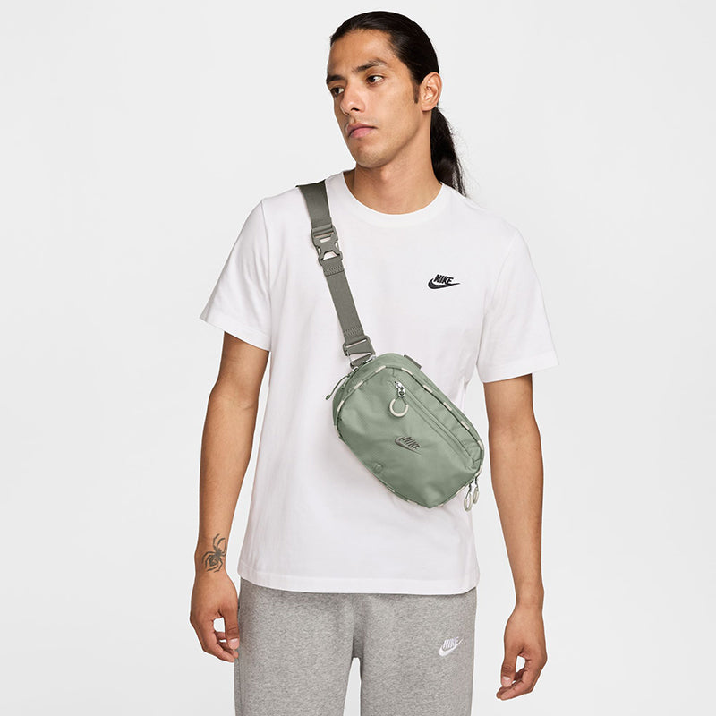 Nike Unisex Hayward Patrol Crossbody Bag (4L)