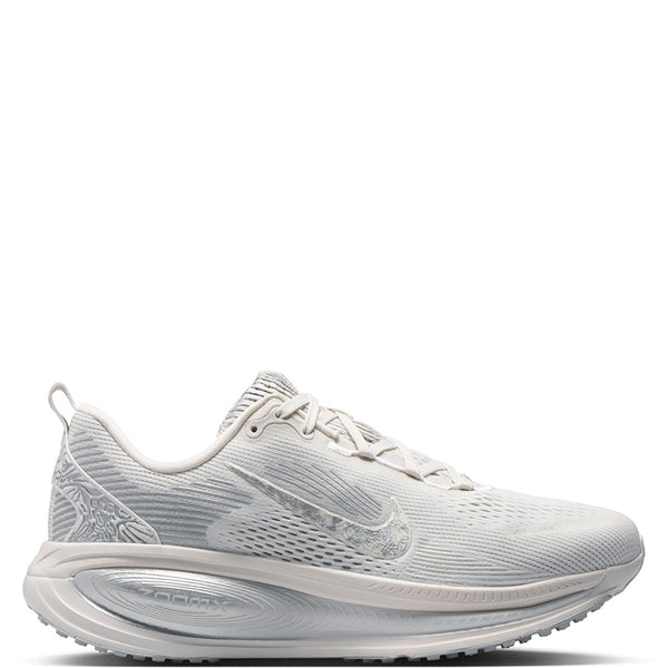 Nike Women's Vomero 18 SE
