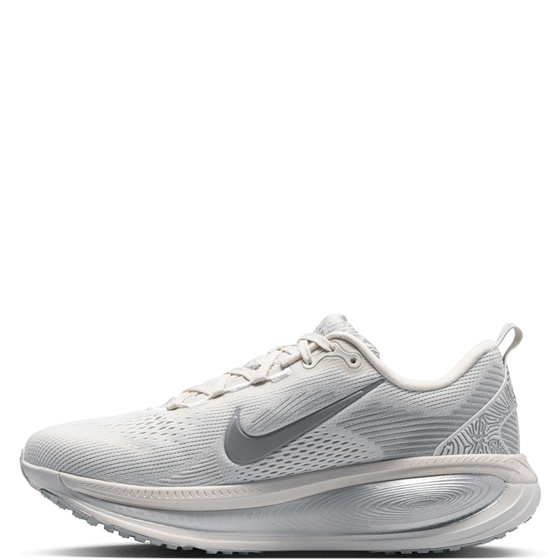 Nike Women's Vomero 18 SE