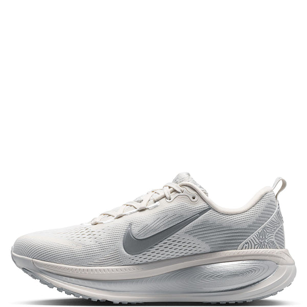 Nike Women's Vomero 18 SE