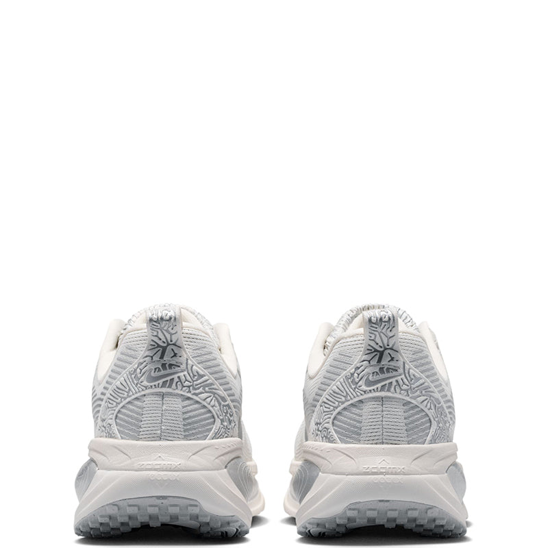 Nike Women's Vomero 18 SE