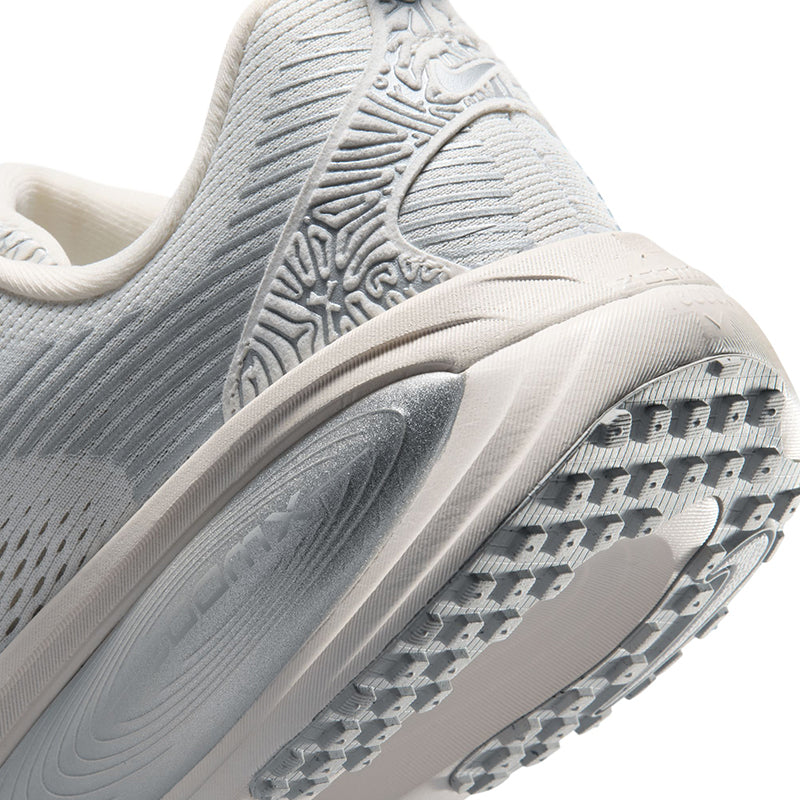 Nike Women's Vomero 18 SE