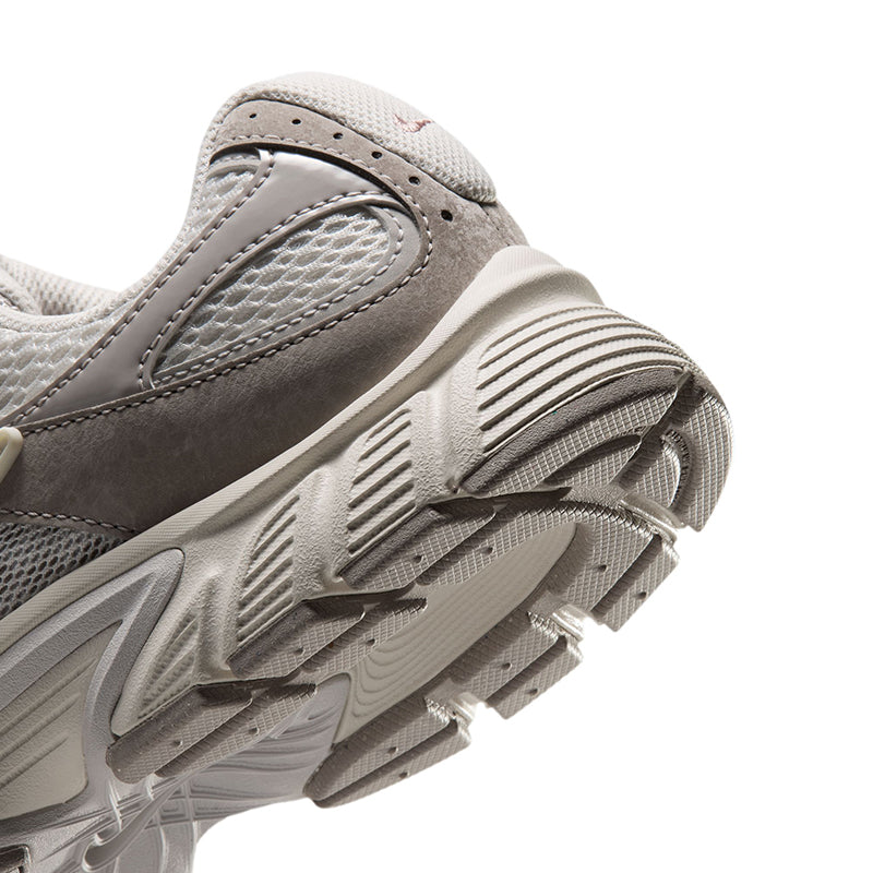 Nike Women's V5 RNR LX
