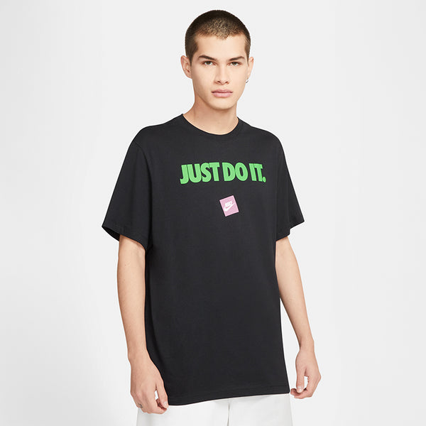 Nike Men's Sportswear T-Shirt.