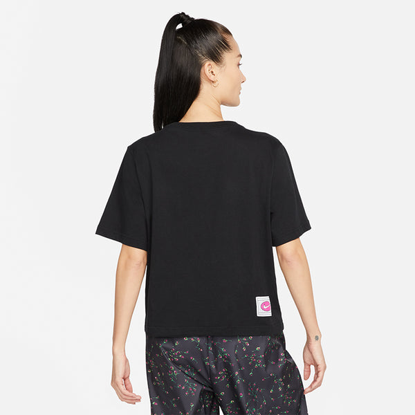 Nike Women's Icon Clash Boxy T-Shirt.
