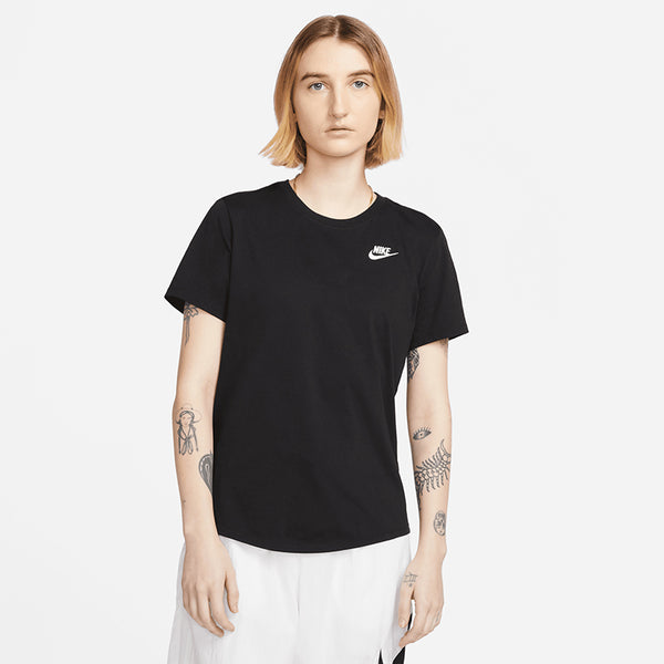 Nike Women's Sportswear Club Essentials T-Shirt